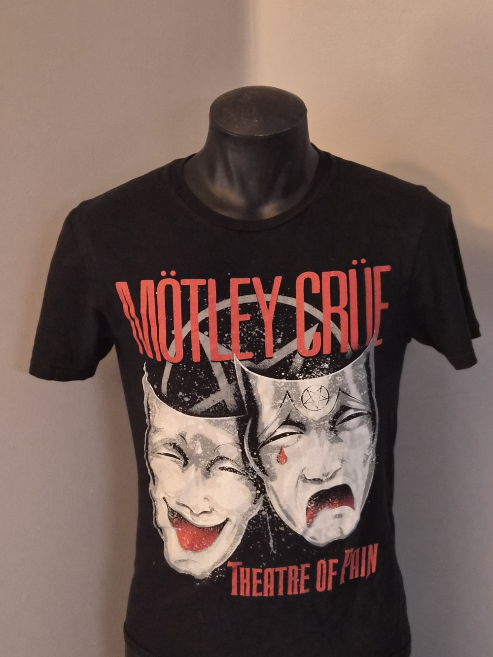 Motley Crüe Theatre of Pain graphic T-shirt featuring the iconic theatrical mask